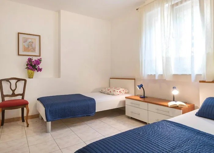 Kastanjez Ix Croatia *