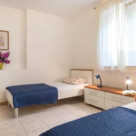 Kastanjez Ix Croatia *